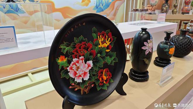 沉浸式感受“她力量”！手工艺品展亮相上合组织妇女论坛(图6)